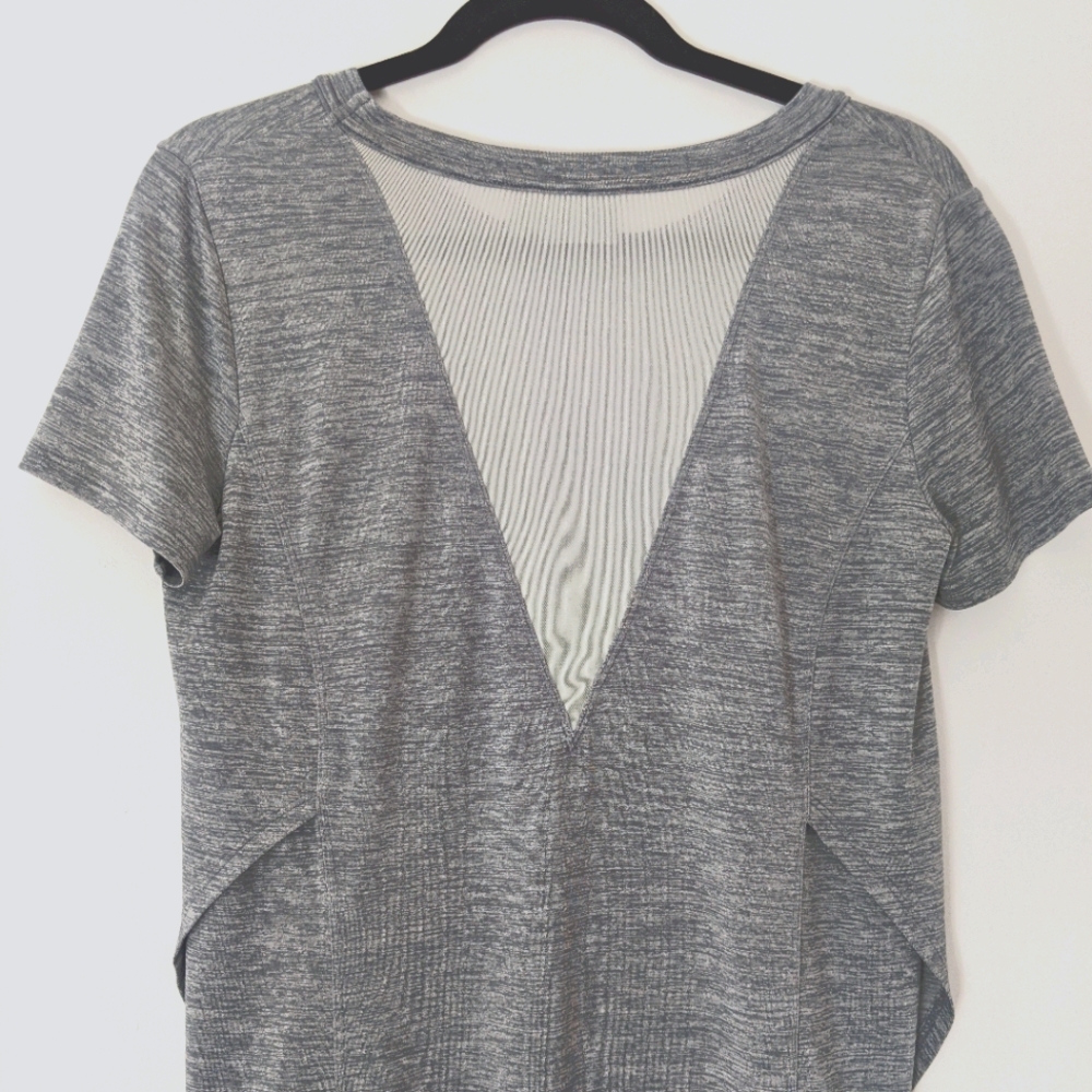 Athleta Utopia Short Sleeve Tee Gray/White XS - Picture 11 of 12